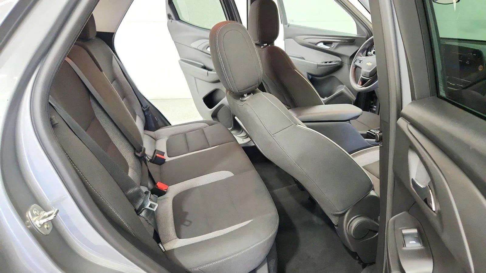 Used 2025 Chevrolet TrailBlazer LT AWD/4WD image 29