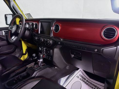 Used 2023 Jeep Wrangler Unlimited Rubicon w/ Cold Weather Group AWD/4WD image 31