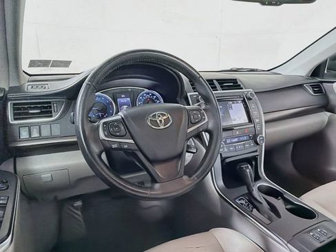 Used 2016 Toyota Camry XLE w/ Moonroof Package FWD image 13