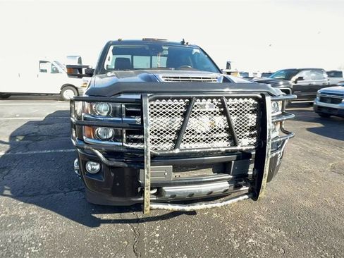 Used 2019 Chevrolet Silverado 3500 High Country w/ Duramax Plus Package image 3