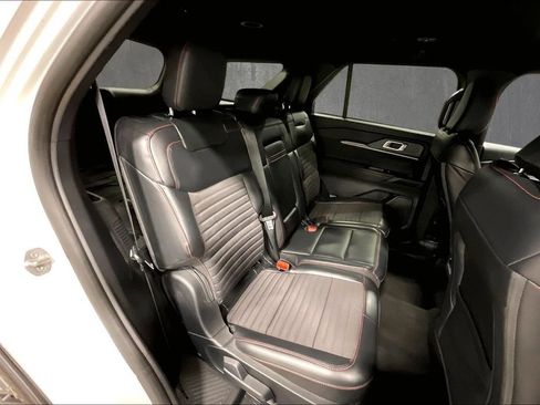 Used 2025 Ford Explorer ST-Line w/ ST-Line Street Pack AWD/4WD image 26