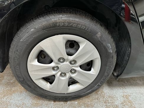 Used 2017 Kia Forte LX image 22