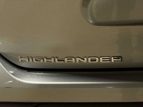 Certified 2025 Toyota Highlander XLE image 27