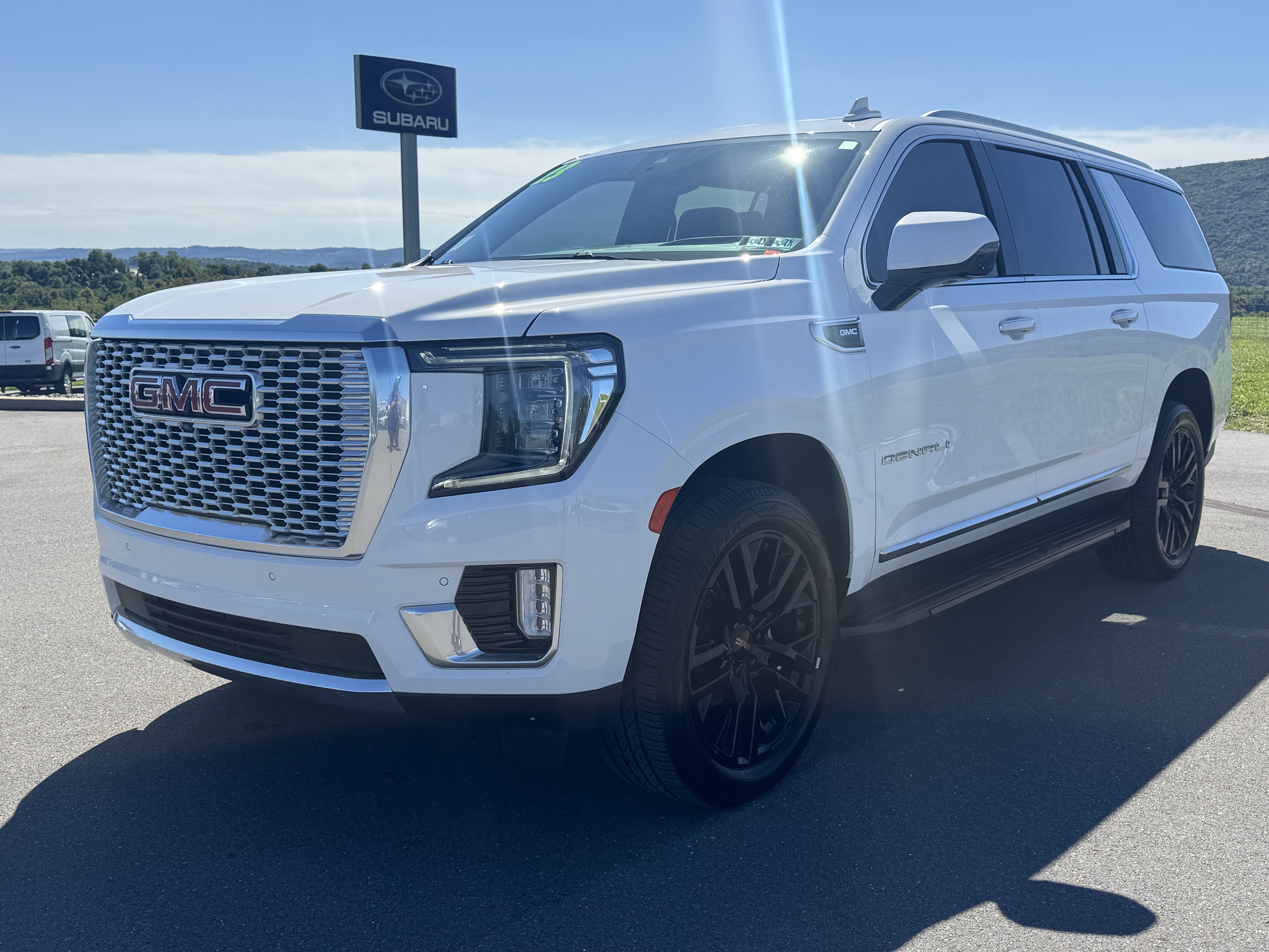 Used 2023 GMC Yukon XL Denali AWD/4WD image 8