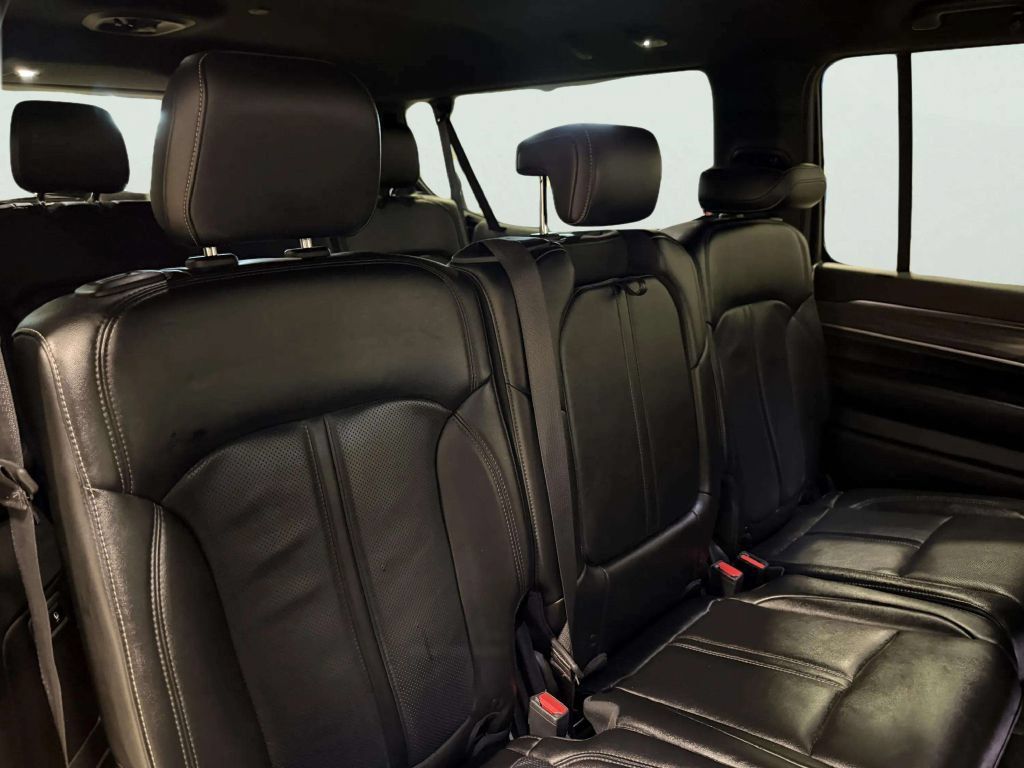 Used 2024 Jeep Wagoneer L Series II w/ Flexible Seating Group AWD/4WD image 27