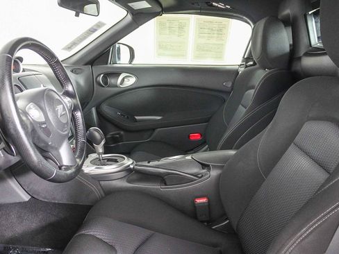 Used 2012 Nissan 370Z Roadster image 18