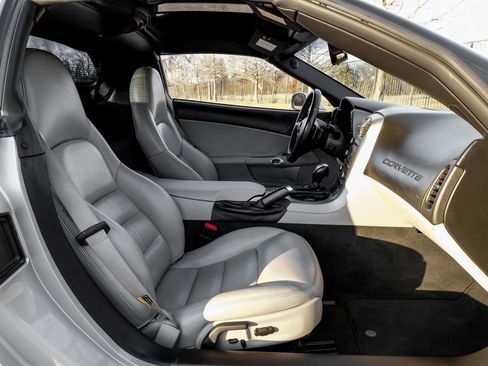 Used 2006 Chevrolet Corvette Coupe w/ Preferred Equipment Group image 34