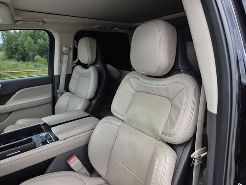 Used 2024 Lincoln Navigator Reserve AWD/4WD image 14