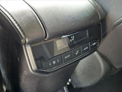 Used 2024 Toyota Highlander LE AWD/4WD image 17