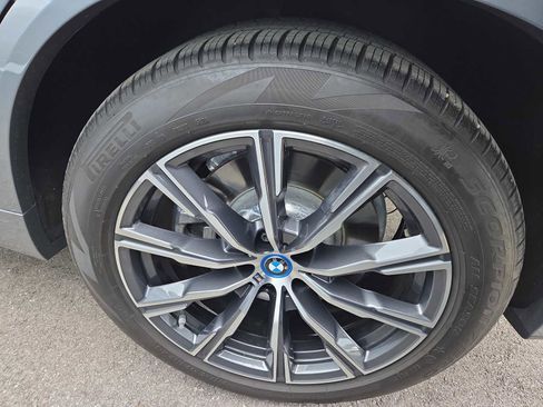 Used 2025 BMW X5 xDrive50e w/ M Sport Package image 4