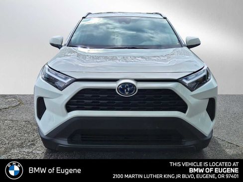 Used 2024 Toyota RAV4 LE AWD/4WD image 8