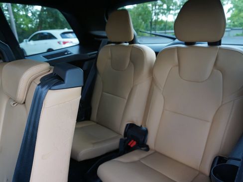 Used 2017 Volvo XC90 T6 Momentum w/ Vision Package AWD/4WD image 28