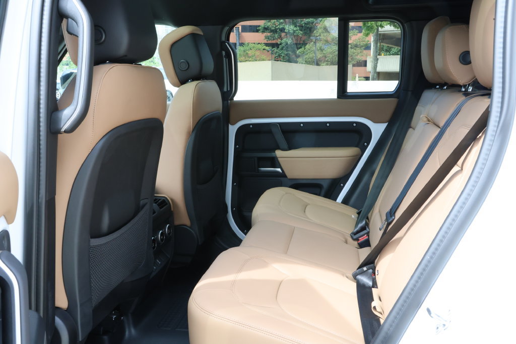 New 2026 Land Rover Defender 110 X-Dynamic SE AWD/4WD image 29