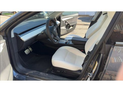 Used 2022 Tesla Model 3 Performance image 5