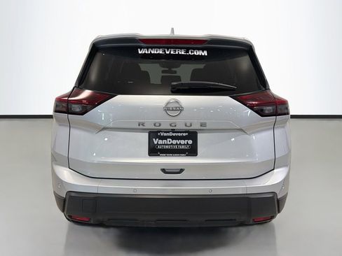 Used 2025 Nissan Rogue SV FWD image 9