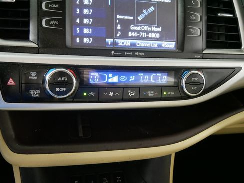 Used 2016 Toyota Highlander Plus AWD/4WD image 23