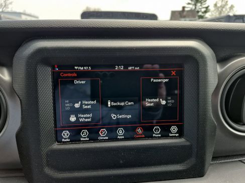Used 2022 Jeep Wrangler Sport AWD/4WD image 4