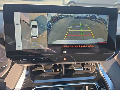 Used 2024 Toyota Venza Limited image 24