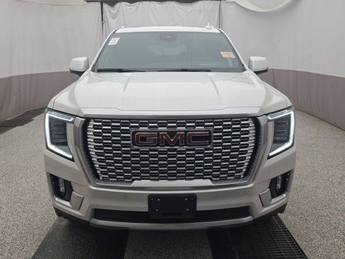 Used 2024 GMC Yukon XL Denali w/ Advanced Technology Package AWD/4WD image 4