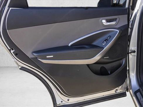 Used 2014 Hyundai Santa Fe GLS image 23