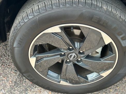 Used 2025 Nissan Rogue SV FWD image 10
