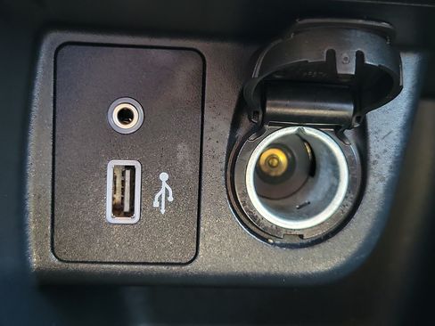 Used 2022 Nissan Versa SR w/ Trunk Package FWD image 24