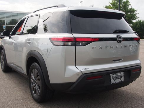 Used 2025 Nissan Pathfinder SV FWD image 5