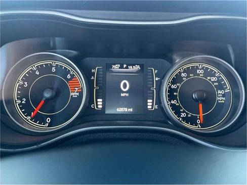 Used 2019 Jeep Cherokee Latitude Plus image 16