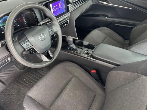 Used 2025 Toyota Camry LE w/ Convenience Package FWD image 4