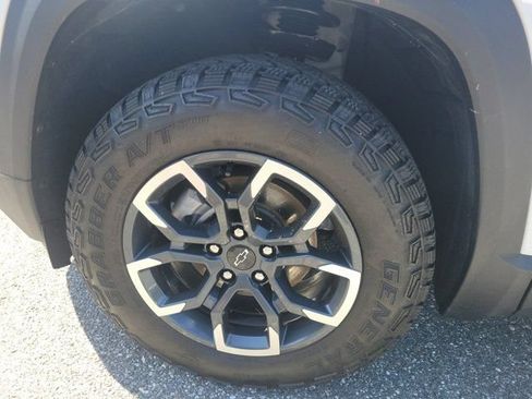 Used 2025 Chevrolet Equinox ACTIV w/ Safety and Technology Package FWD image 17