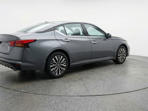 Used 2025 Nissan Altima 2.5 SV image 9