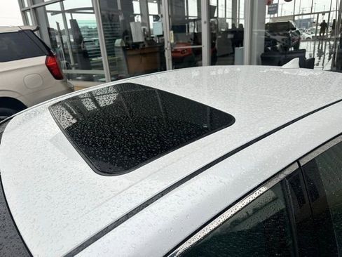 Used 2019 Toyota Avalon Limited image 26