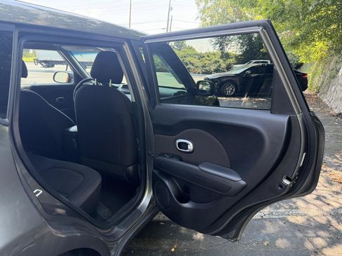 Used 2018 Kia Soul w/ Convenience Package FWD image 14