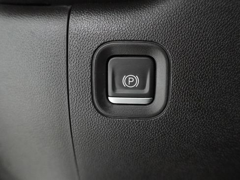 Used 2022 Chevrolet Silverado 1500 Custom image 10