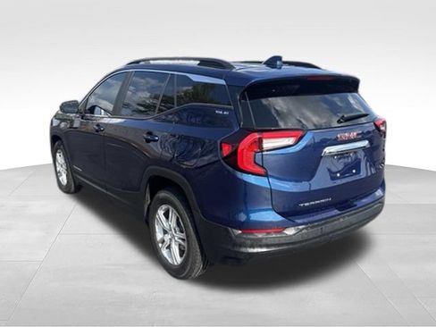 Used 2022 GMC Terrain SLE w/ Driver Convenience Package FWD image 5