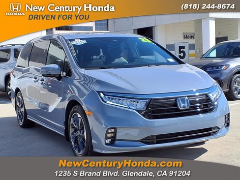 Used 2023 Honda Odyssey Elite image 3
