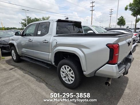 Used 2025 Toyota Tacoma SR5 AWD/4WD image 9