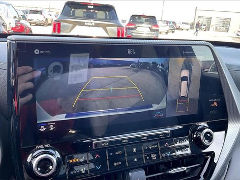 Used 2021 Toyota Highlander Platinum image 21