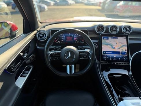 Used 2025 Mercedes-Benz GLC 300 4MATIC image 25