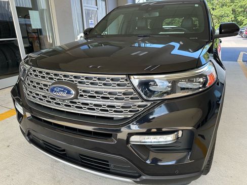 Used 2020 Ford Explorer Limited w/ Class III Trailer Tow Package RWD image 2