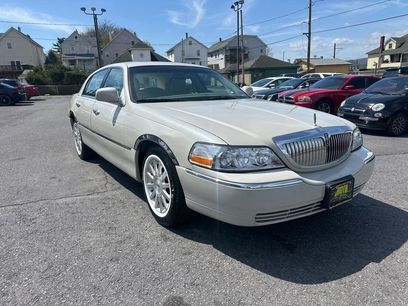 Used 2007 Lincoln Town Car Signature