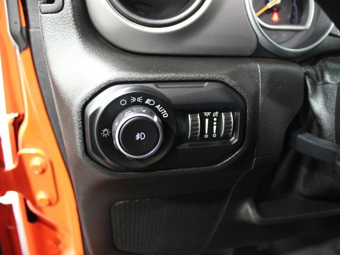Used 2019 Jeep Wrangler Unlimited Sport S AWD/4WD image 7