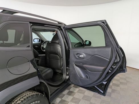 Used 2019 Jeep Cherokee Trailhawk w/ Comfort/Convenience Group image 31