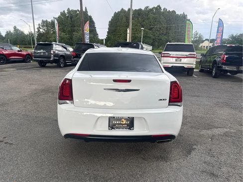 Used 2023 Chrysler 300 Touring w/ Sport Appearance Package RWD image 6