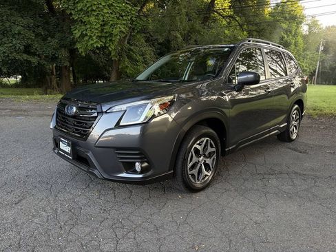 Certified 2023 Subaru Forester Premium AWD/4WD image 4