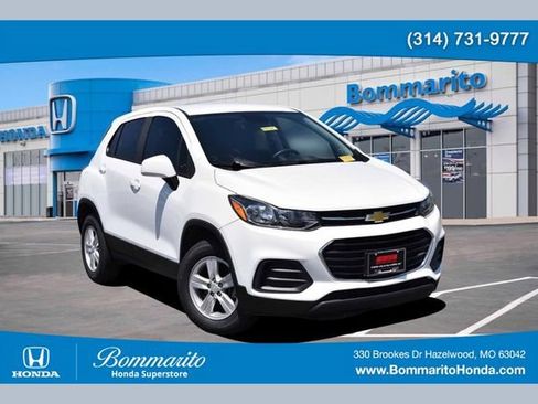 Used 2022 Chevrolet Trax LS w/ Tint and Cruise Package AWD/4WD image 1