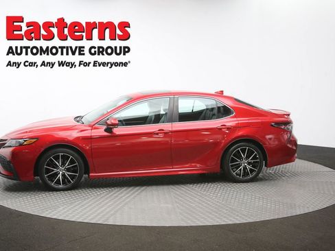 Used 2021 Toyota Camry SE w/ Cold Weather Package image 59