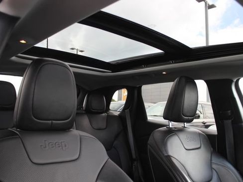 Used 2022 Jeep Cherokee Limited AWD/4WD image 34
