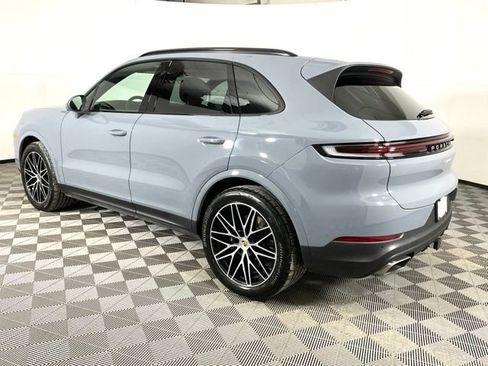 Used 2025 Porsche Cayenne AWD/4WD image 4