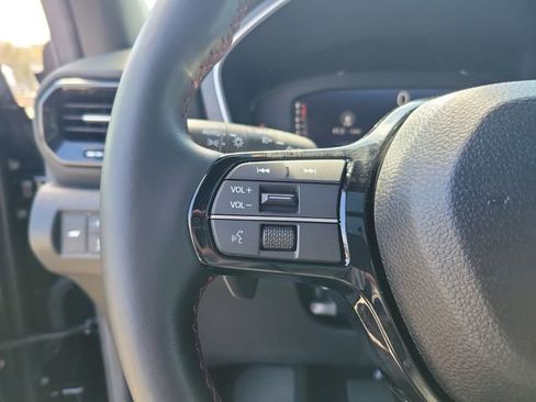 Certified 2025 Honda Pilot Black Edition image 16